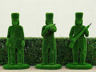 Топиари Композиция гусары - газон Deluxe